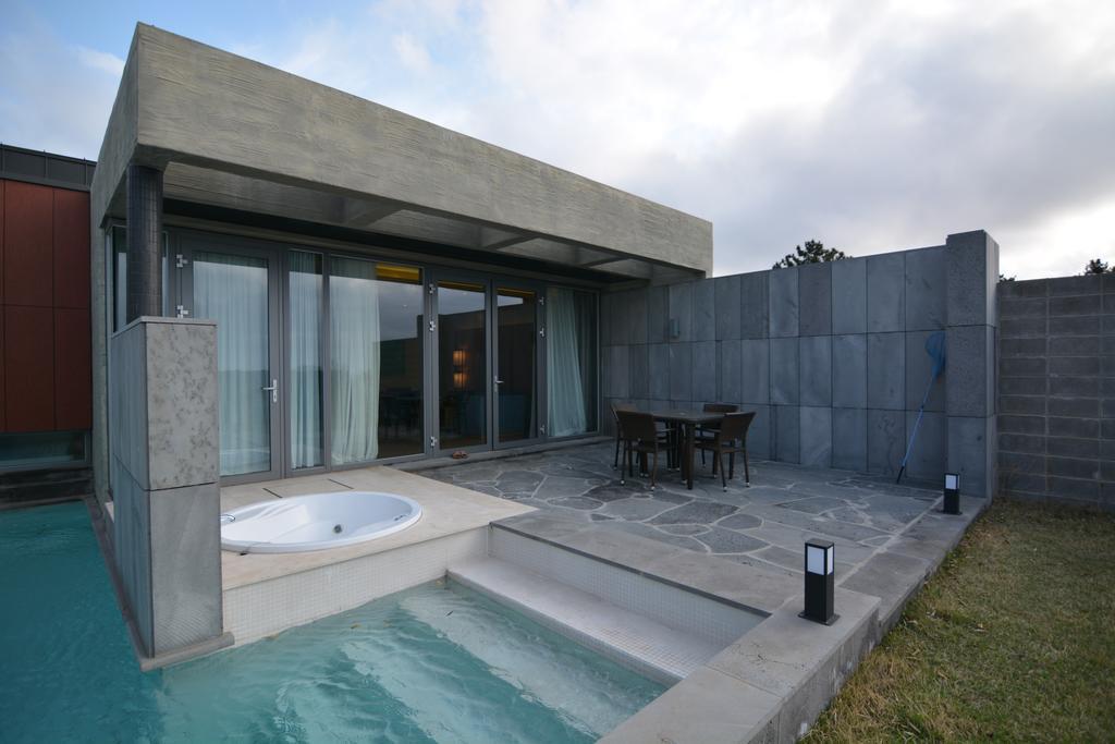 Stanford Hotel And Resort Jeju Exterior photo